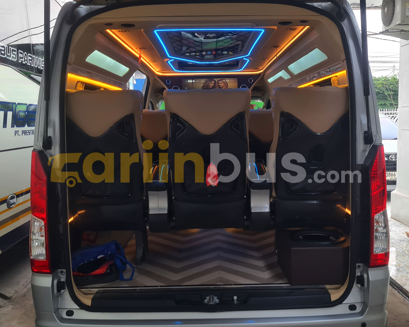 Pretige-C3-Hiace-Premio-7-Seat-6