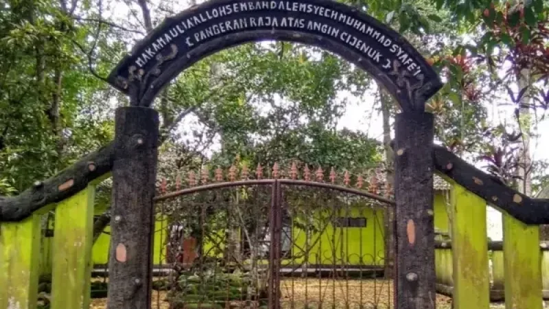 makam Pangeran Raja Atas Angin
