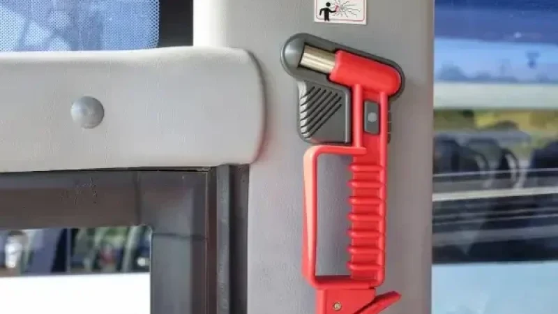 sejarah pemecah kaca bus